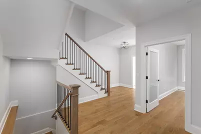 924 E Chicago Avenue, Naperville, IL 60540 - Photo 7