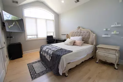 7016 N East Prairie Road, Lincolnwood, IL 60712 - Photo 13