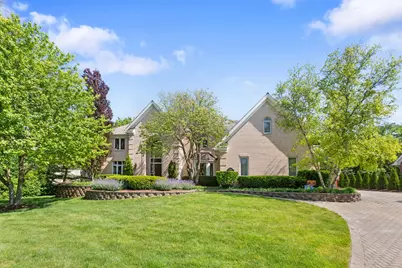 320 Camelot Lane, Libertyville, IL 60048 - Photo 1