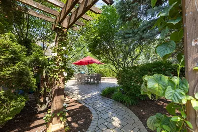 320 Camelot Lane, Libertyville, IL 60048 - Photo 43