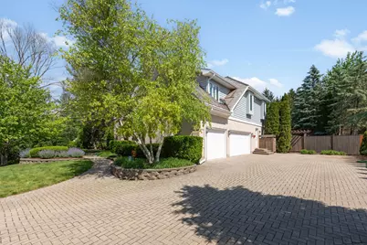 320 Camelot Lane, Libertyville, IL 60048 - Photo 3