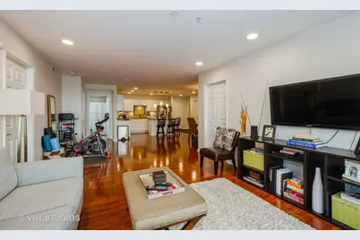8000 Kilpatrick Avenue #2E, Skokie, IL 60076 - Photo 3