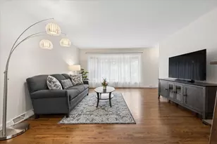 1742 E Tano Ln, Mount Prospect, IL 60056 - Photo 3