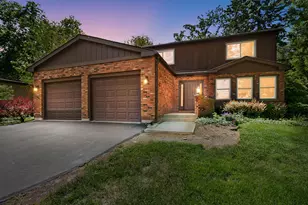 908 Firth Rd, Mundelein, IL 60060 - Photo 1