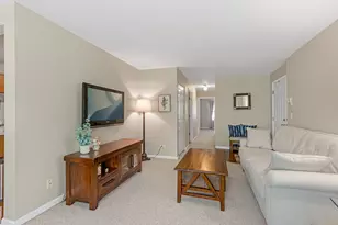 928 N Village Dr, Round Lake Beach, IL 60073 - Photo 13