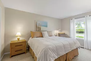 928 N Village Dr, Round Lake Beach, IL 60073 - Photo 7