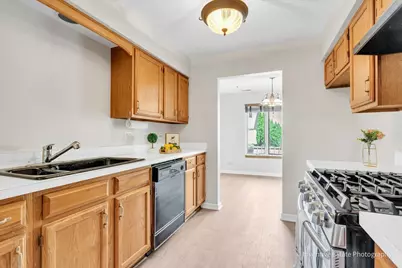 8304 Highpoint Circle #B, Darien, IL 60561 - Photo 9