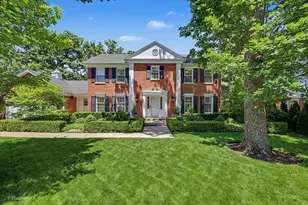 39 Cambridge Dr, Oak Brook, IL 60523 - Photo 1