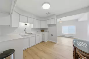 2772 E 75th St, Chicago, IL 60649 - Photo 9