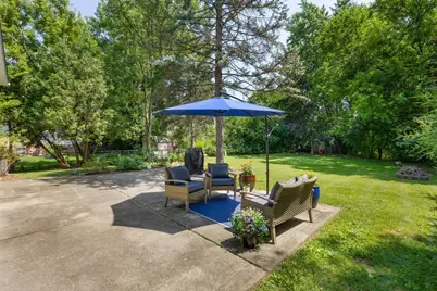6949 Meadowcrest Drive, Downers Grove, IL 60516 - Photo 23