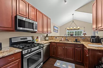 557 Cary Woods Circle, Cary, IL 60013 - Photo 7