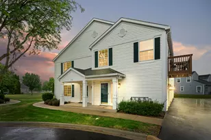 696 Fieldcrest Dr, South Elgin, IL 60177 - Photo 1