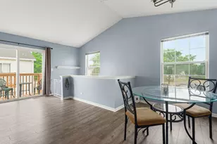696 Fieldcrest Dr, South Elgin, IL 60177 - Photo 3