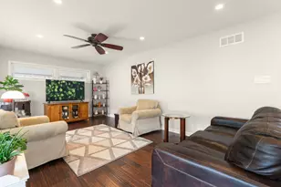 7727 W Berwyn Ave, Chicago, IL 60656 - Photo 9