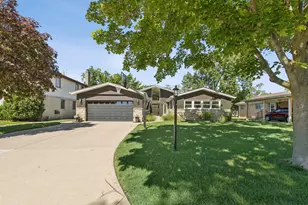9424 Tripp Ave, Skokie, IL 60076 - Photo 1