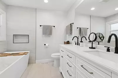 9424 Tripp Avenue, Skokie, IL 60076 - Photo 31