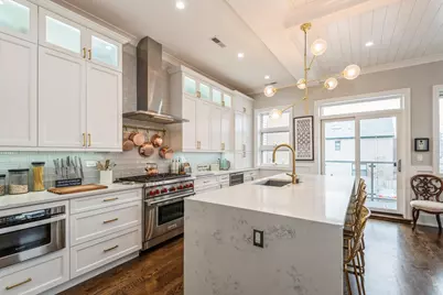 2918 N Lakewood Avenue #1, Chicago, IL 60657 - Photo 9