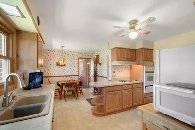 472 W Walnut Avenue, Des Plaines, IL 60016 - Photo 9