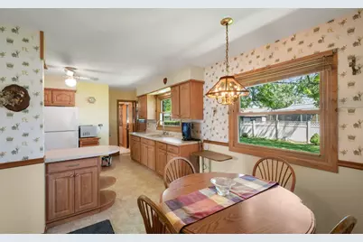472 W Walnut Avenue, Des Plaines, IL 60016 - Photo 11