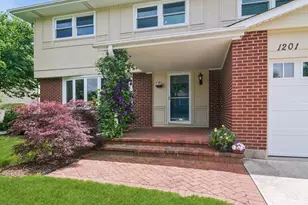 1201 E Barberry Ln, Mount Prospect, IL 60056 - Photo 3