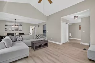 354 Ashford Cir, Bartlett, IL 60103 - Photo 5