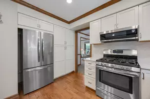 21W728 McCarron Rd, Glen Ellyn, IL 60137 - Photo 9