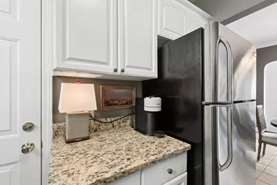 1956 W Melrose Street #202, Chicago, IL 60657 - Photo 17
