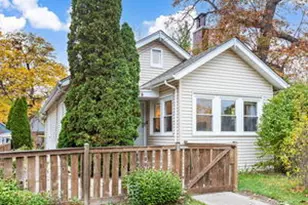 979 Vine St, Winnetka, IL 60093 - Photo 1
