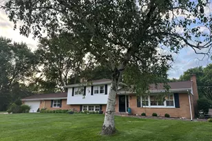 152 Foxwood Ln, Barrington, IL 60010 - Photo 1