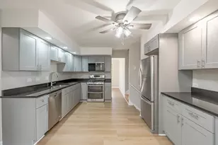 978 Sycamore Ln, Bartlett, IL 60103 - Photo 5