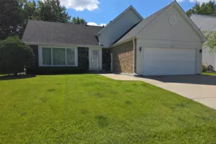 212 N Walnut Ln N, Schaumburg, IL 60194 - Photo 1