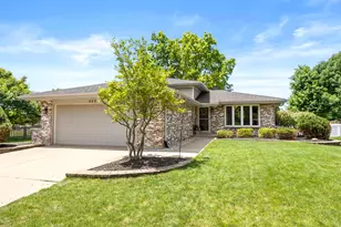 10S520 Havens Dr, Downers Grove, IL 60516 - Photo 1