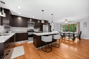 10S520 Havens Dr, Downers Grove, IL 60516 - Photo 5