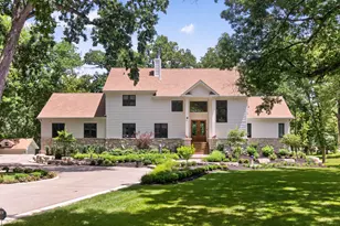41W438 Barlow Dr, Saint Charles, IL 60175 - Photo 1
