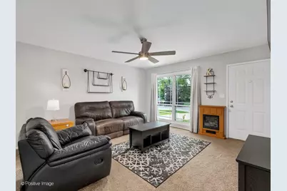 422 Walnut Drive, Streamwood, IL 60107 - Photo 5