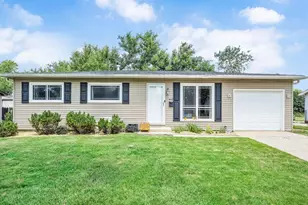 422 Walnut Dr, Streamwood, IL 60107 - Photo 1