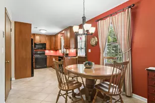 562 E Carpenter Dr, Palatine, IL 60074 - Photo 7