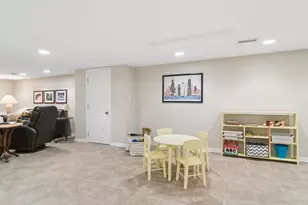562 E Carpenter Dr, Palatine, IL 60074 - Photo 25