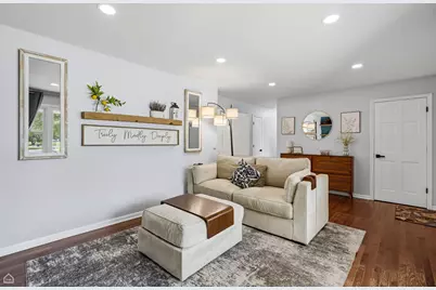 1978 N Fork Circle, Elgin, IL 60123 - Photo 7