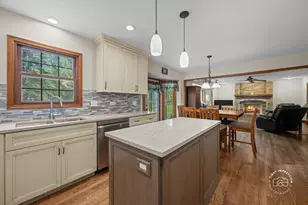 2412 Barkdoll Rd, Naperville, IL 60565 - Photo 5