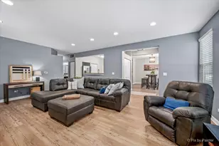 1949 Blackberry Ln, Hoffman Estates, IL 60169 - Photo 5