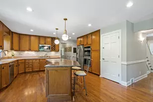 502 W Witchwood Ln, Lake Bluff, IL 60044 - Photo 7