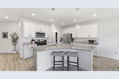 153 Roslyn Place, Bloomingdale, IL 60108 - Photo 5