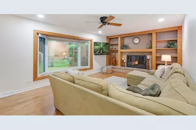 [Address not provided], Deerfield, IL 60015 - Photo 11