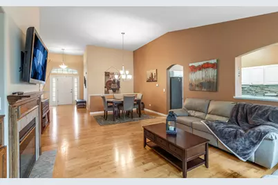 7004 Nathan Lane, Carpentersville, IL 60110 - Photo 5