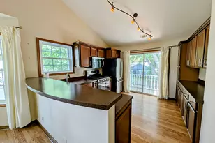 326 Stillwater Ct, Wauconda, IL 60084 - Photo 7