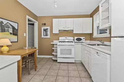 8130 Kilbourn Avenue, Skokie, IL 60076 - Photo 11