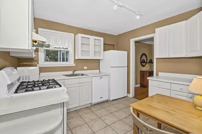 8130 Kilbourn Avenue, Skokie, IL 60076 - Photo 13