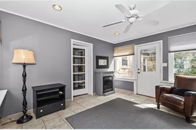 8130 Kilbourn Avenue, Skokie, IL 60076 - Photo 9