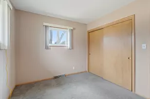 537-541 N Edgelawn Dr, Aurora, IL 60506 - Photo 11